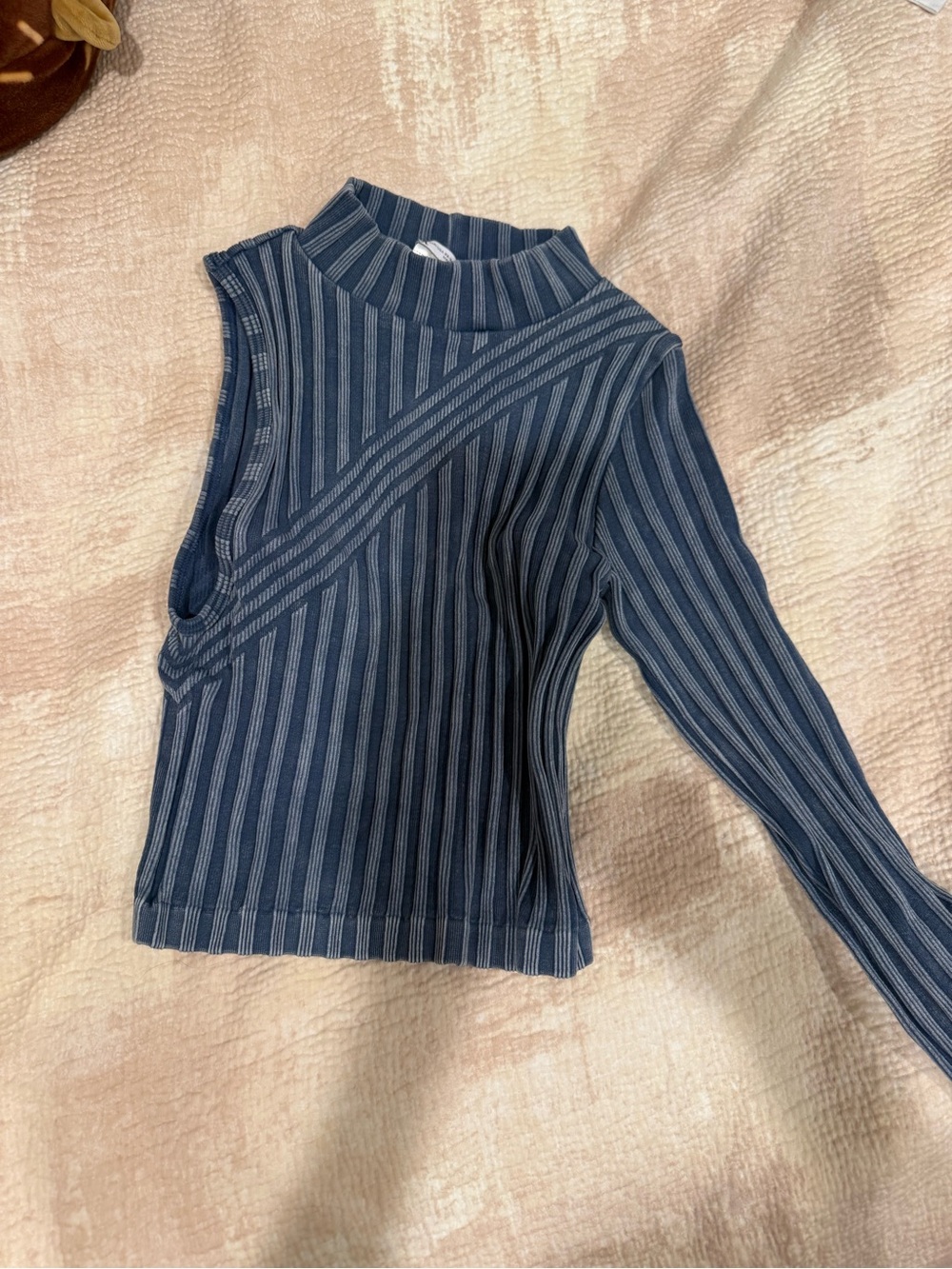 Zara asymmetrical blue striped top